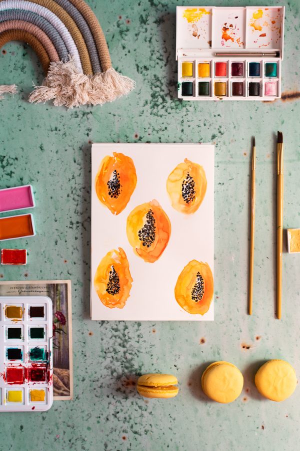 papaje namalowane akwarelą na miętowym tle mbackdrops