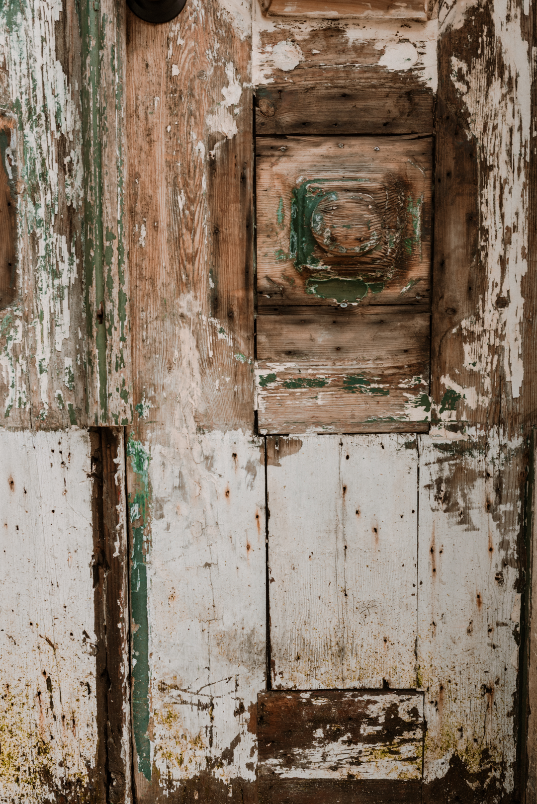 Rustykalne tło fotograficzne Strato ze starych desek z resztkami farby do zdjęć kulinarnych i rękodzieła — mbackdrops