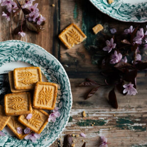 tlo-fotograficzne-strato-ciastka-vintage-porcelana-kwiaty-wisni-mbackdrops